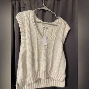 NWT American Eagle sweater vest size medium ( it fits true to size)!